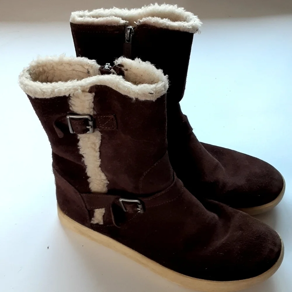 Ugg double buckel boots sz 5